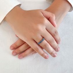 Veretta 7 Diamanti Blu - Larghezza 3.6mm - Oro Bianco foto indossata