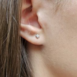 Orecchini Solitari Sparkle Diamanti 0.13ct foto indossata