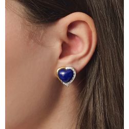 Orecchini Lapislazzuli Cabochon Cuore e Diamanti laterali - Bicolor foto indossata
