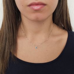 Girocollo Veneta 0.5mm Punto Luce Diamante Blu Contornato Oro Bianco foto indossata