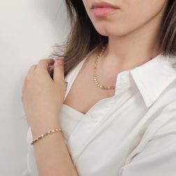 Bracciale a Trapezi Tridimensionali in Oro Giallo foto indossata