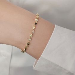 Photo of worn Three-dimensional trapezium-shaped bracelet in yellow gold