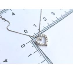 Collana con Ciondolo Cuore forato e 12 Diamanti