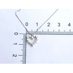 Collana con Ciondolo Cuore forato e 12 Diamanti