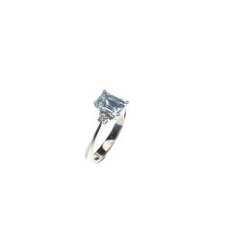 Anello Solitario Acquamarina Ottagonale 7x5mm e 2 Diamanti in Oro Bianco