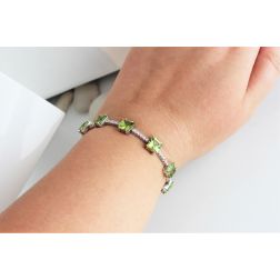 Bracciale Quadrati Peridoto e 62 Diamanti foto indossata