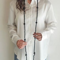 Collana Lunga Onice Nera Laccio 170cm con Sfere da 16.5mm 8.5mm foto indossata