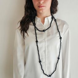 Collana Lunga Onice Nera Laccio 170cm con Sfere da 16.5mm 8.5mm foto indossata