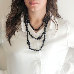 Collana Lunga Onice Nera Laccio 170cm con Sfere da 16.5mm 8.5mm foto indossata