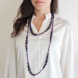 Collana Lunga Ametista Laccio 160cm Sfere Sfaccettate scalare 15.5mm a 10mm e lucide da 6mm foto indossata