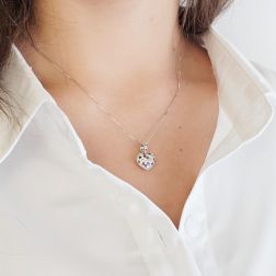 Ciondolo Cuore Bombato Pavè Diamanti e Pietre Colore foto indossata