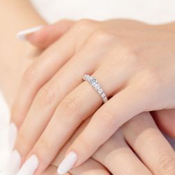photo of worn Veretta Scalare Solitaire Ring with Aquamarine and Diamonds in White Gold - italian Size 14