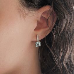Orecchini con Acquamarina Quadrata 7x7mm e Barretta Diamanti foto indossata