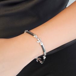 Bracciale in Oro Bianco e Caucciù a segmenti con Ancore foto indossata