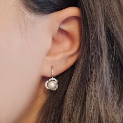 Photo of worn Rosée Classic Hook earrings with Freshwater pearl and Zircons
