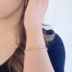 Bracciale Tennis con Zaffiri multicolor e Diamanti foto indossata