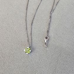 Light Point Sparkle Necklace Peridot Square 5mm