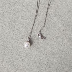 Collana Perla Akoya 8-8.50mm con Diamante 0.060ct