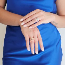 Anello Stella Marina a filo con Diamanti in Oro Bianco foto indossata