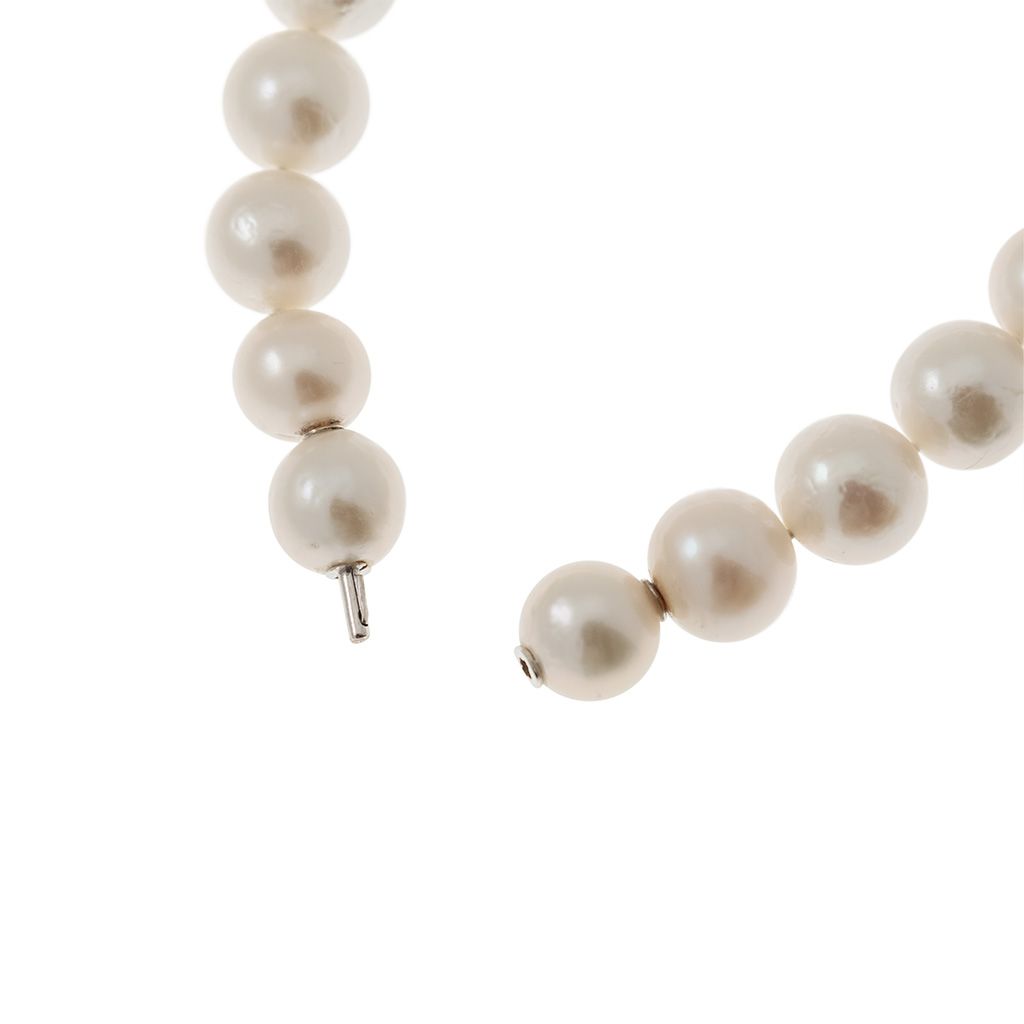 Freshwater pearl necklace with a Hidden Clasp in 18kt White Gold