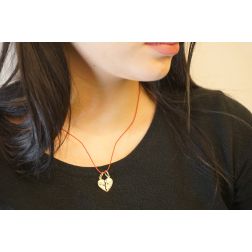 Medaglia dell'amore cuore oro giallo foto indossata