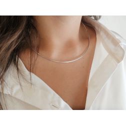 Photo of worn Rigid 18kt white gold necklace 1.5mm