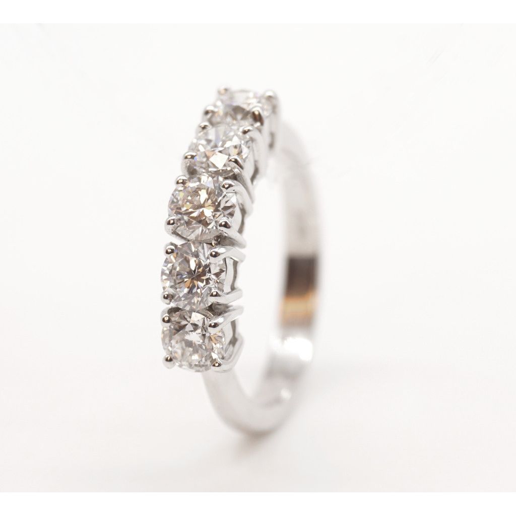 Eternity ring with 5 GIA certified Diamonds of 0,30 carats