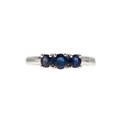 Anello Trilogy Scalare Zaffiri Blu in Oro Bianco