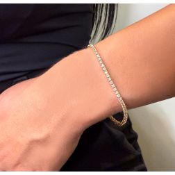 Bracciale Tennis a Piramide 74 Diamanti 17cm x 2.50mm. Foto indossata