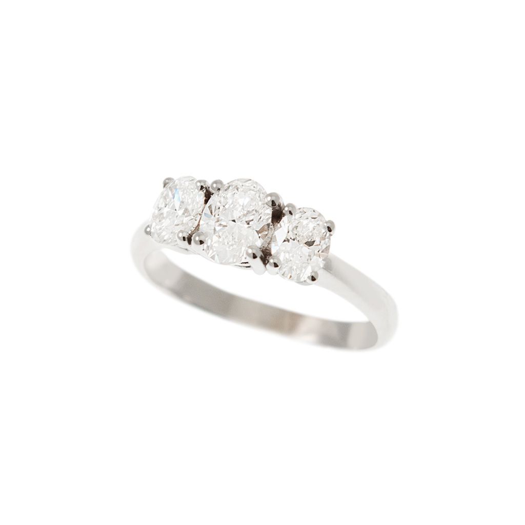 Anello Trilogy Diamanti Ovali centro 0.61ct ai lati 0.37ct certificati GIA- Misura 14
