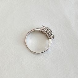 Ring Trilogy 0.45ct center and 0.19ct side Diamonds