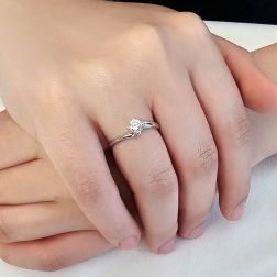 Photo of worn Solitaire ring Panarea Diamond 0.30ct