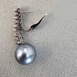 Orecchini Clips pendenti Navette con Diamanti e Perle Tahiti 13mm