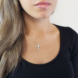 Collana con Croce Diamanti tipo Tennis - 2cm x 14.50mm foto indossata