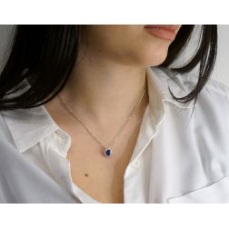 Collana Kate Zaffiro e Diamanti foto indossata
