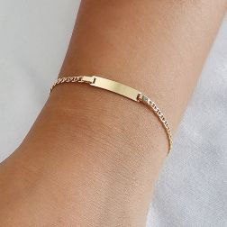 Photo of worn Baby bracelet "traversino" 2.5mm link with 3.90mm tag