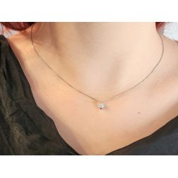 Collana Punto Luce Sparkle 0.25ct foto indossata