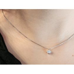 Collana Punto Luce Sparkle 0.25ct foto indossata