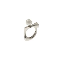 Ring with Australian Pearl and Diamond