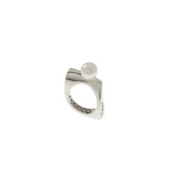 Ring with Australian Pearl and Diamond