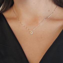 Girocollo Veneta 0.7mm Punto Luce Topazio Giallo Contornato Oro Bianco - 7mm foto indossata