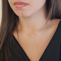 Girocollo Veneta 0.7mm Punto Luce Diamante Blu Contornato in Oro Bianco - 7mm foto indossata