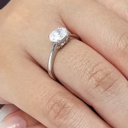 Anello Solitario SALINA Diamante Ovale 1ct foto indossata