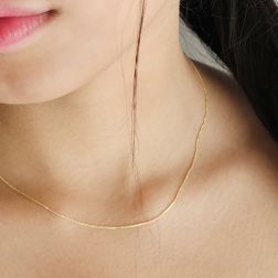 Collana Spiga Quadra 0.60mm Oro Giallo - 40cm foto indossata