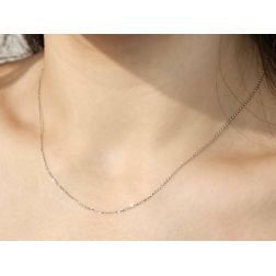 Photo of worn 0.50mm/0.60mm Necklace 42cm Brilliant in 18kt White Gold