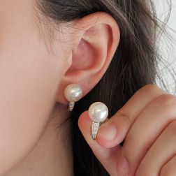 Orecchini con Perle Australiane 11-11.50mm e Diamanti foto indossata