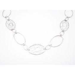 Net necklace in white gold