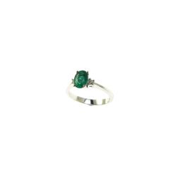Anello Solitario Smeraldo ovale 7x5mm e 2 Diamanti in Oro Bianco