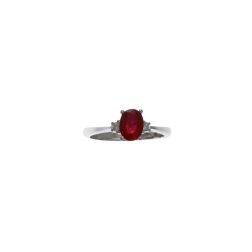 Anello Solitario Rubino ovale 7x5mm e 2 Diamanti in Oro Bianco