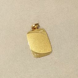 Rectangular Medal Pendant in shiny and satin-finished yellow gold
